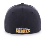 Snapback týmu Buffalo Sabres s vyšitým logem týmu na přední straně.